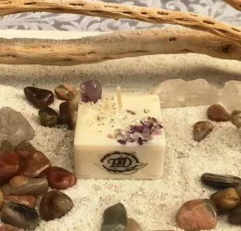 Magická svíčka s mocí kamenů S AMETYSTEM 50g