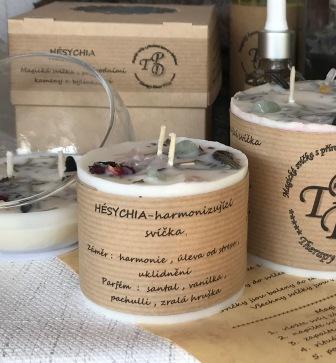 Magická svíčka s minerálními kameny a bylinkami HÉSECHIA 200g