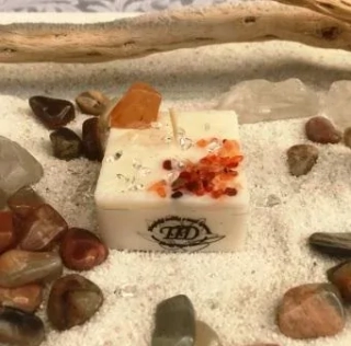 Magická svíčka s mocí kamenů S KARNEOLEM 50g