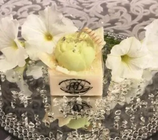 Relaxační parfémová květinová svíčka CITREA RESINA 85g