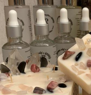 Přírodní aroma olej s křišťály a léčivými minerály RŮŽOVÝ KŘIŠŤÁL
